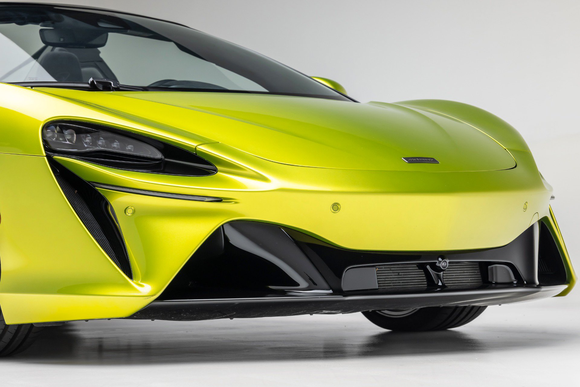 Used 2025 McLaren Artura Spider RWD image 15
