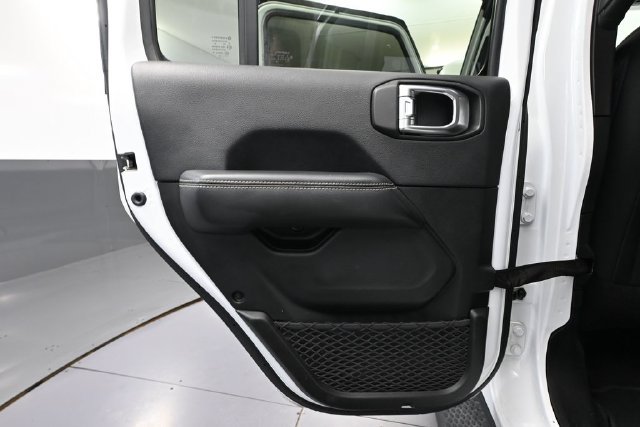 Used 2019 Jeep Wrangler Unlimited Sahara AWD/4WD image 29