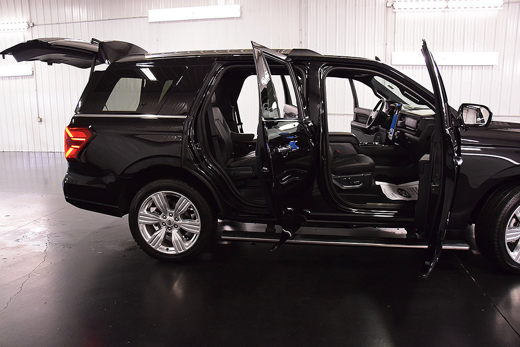 Used 2024 Ford Expedition Platinum AWD/4WD image 35