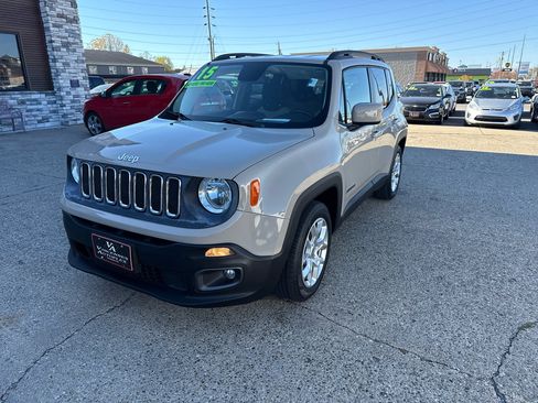 Used 2015 Jeep Renegade Latitude w/ Cold Weather Group II image 8