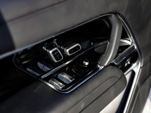 Used 2022 Land Rover Range Rover SE image 39