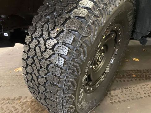 New 2025 Ford Bronco Badlands w/ Sasquatch Package AWD/4WD image 13