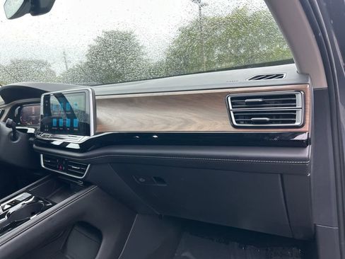 Used 2024 Volkswagen Atlas SE image 23