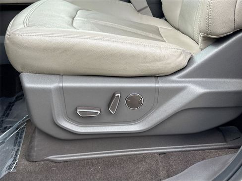 Used 2021 Ford Expedition Limited image 21