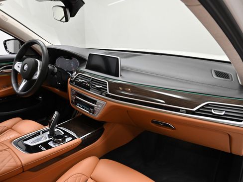 Used 2022 BMW M760i xDrive w/ Luxury Rear Seating Package image 39