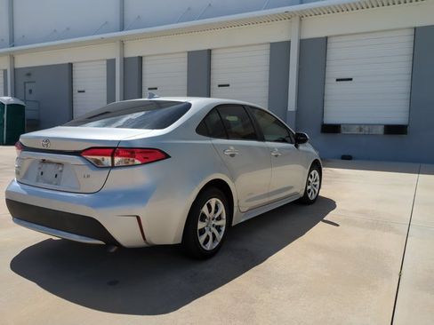 Used 2020 Toyota Corolla LE FWD image 5