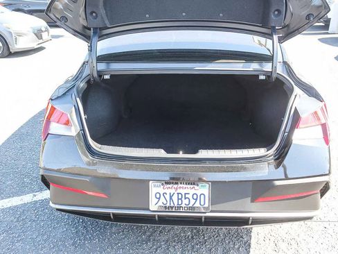 Certified 2025 Hyundai Elantra SE FWD image 35