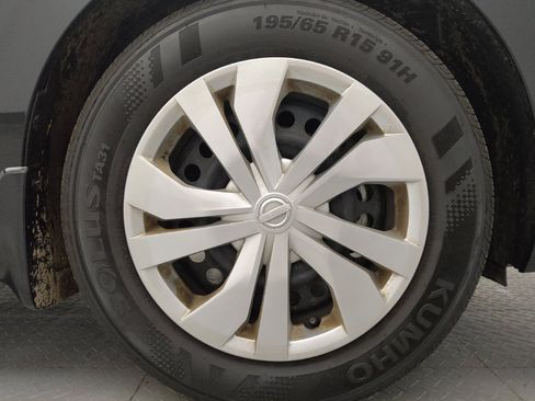 Used 2025 Nissan Versa S w/ Trunk Package FWD image 31