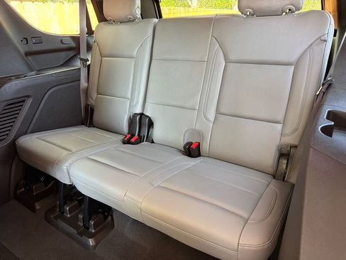 Used 2021 Chevrolet Tahoe LT w/ LT Signature Package image 33