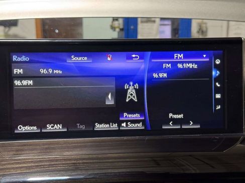 Used 2020 Lexus LX 570 4WD w/ Sport Package image 17