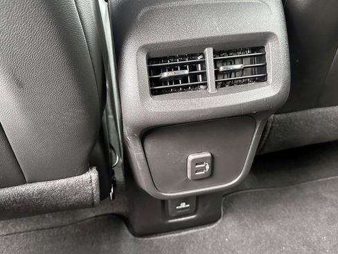 Used 2023 Chevrolet Equinox Premier image 12