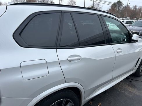 Used 2019 BMW X5 xDrive40i w/ M Sport Package image 3