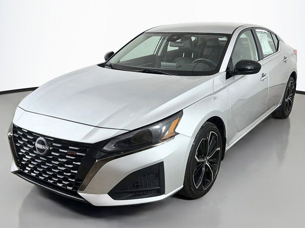 Used 2025 Nissan Altima 2.5 SR AWD/4WD image 3