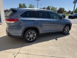 Used 2019 Toyota Highlander XLE image 4