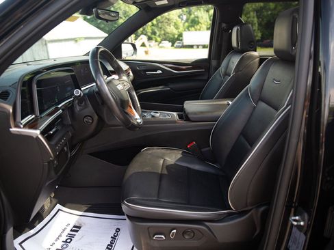 Used 2022 Cadillac Escalade Premium Luxury image 24