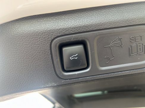 Certified 2024 Ford Expedition XLT image 18