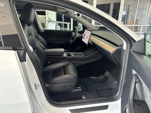 Used 2021 Tesla Model Y Long Range AWD/4WD image 34