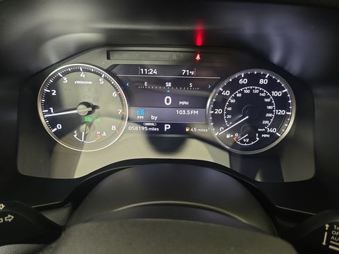 Used 2024 Mitsubishi Outlander AWD image 17