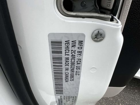 Certified 2022 Chrysler Pacifica Touring-L w/ Uconnect Theater Family Group image 18