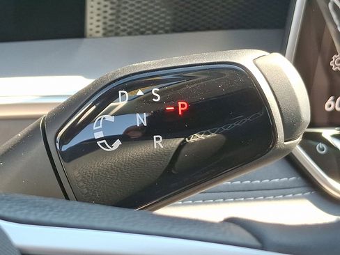 New 2025 Volkswagen Tiguan SE image 7