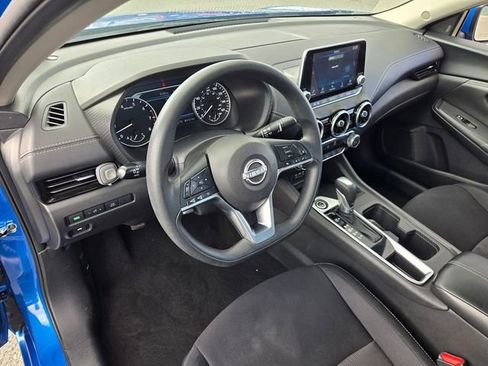 Used 2024 Nissan Sentra SV FWD image 9