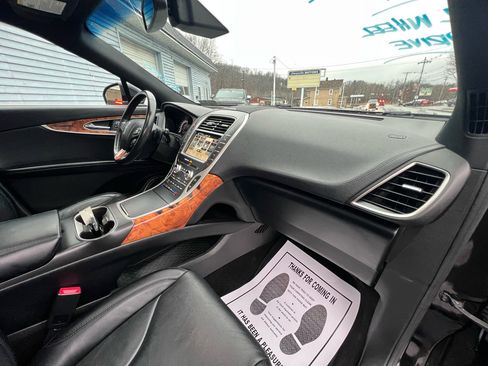 Used 2017 Lincoln MKX Reserve w/ Driver Assistance Package image 29