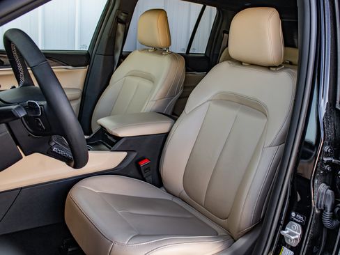 Used 2024 Jeep Grand Cherokee Limited image 19