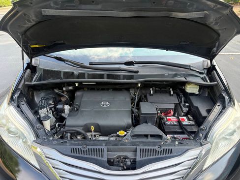 Used 2016 Toyota Sienna XLE FWD image 12