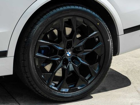 Used 2025 BMW X7 M60i AWD/4WD image 53