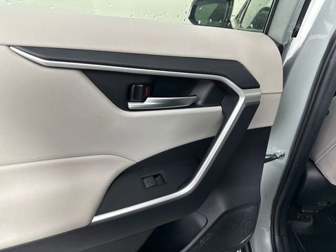 Used 2021 Toyota RAV4 XLE w/ Convenience Package image 12