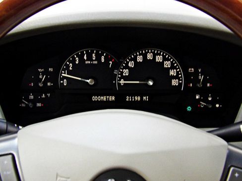 Used 2005 Cadillac XLR RWD image 19