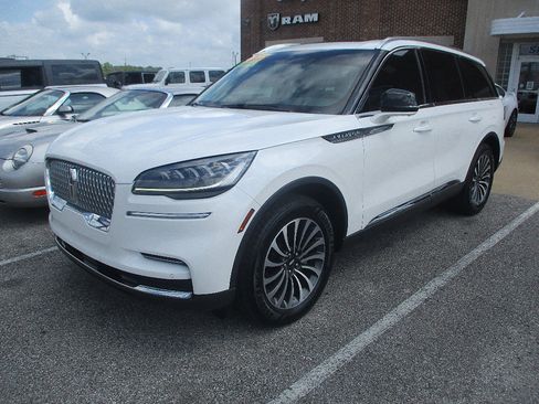 Used 2023 Lincoln Aviator Reserve w/ Elements Package Plus AWD/4WD image 3