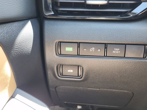 Used 2021 Nissan Sentra SV w/ SV Premium Package FWD image 34