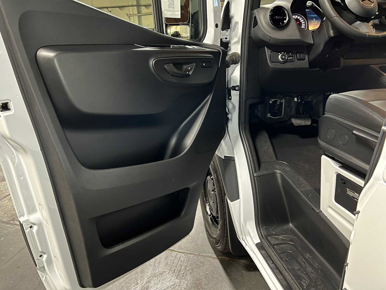 Used 2025 Mercedes-Benz Sprinter 2500 image 20