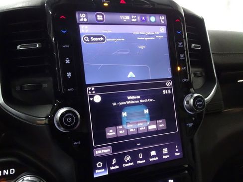 Used 2025 RAM 1500 Laramie image 34