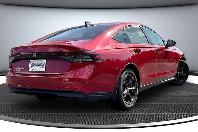 Certified 2025 Honda Accord SE image 5