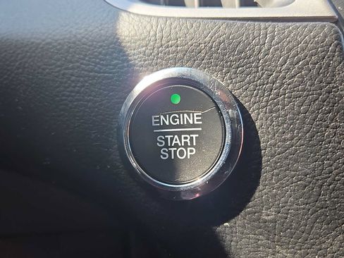 Used 2018 Ford Edge SEL FWD image 23