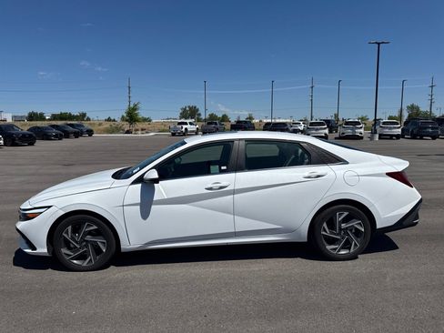 Used 2025 Hyundai Elantra Limited FWD image 4