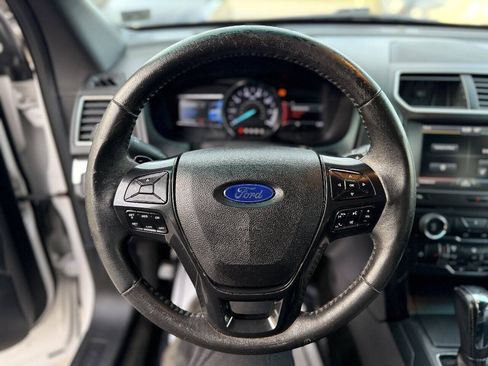 Used 2016 Ford Explorer XLT w/ Equipment Group 202A AWD/4WD image 20