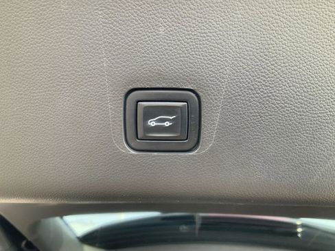 Used 2021 Chevrolet Traverse RS image 10