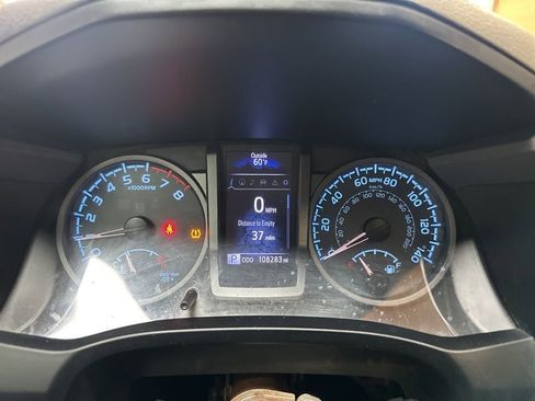 Used 2017 Toyota Tacoma TRD Off-Road image 23