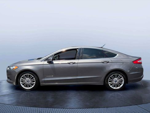 Used 2014 Ford Fusion SE w/ Equipment Group 502A FWD image 3