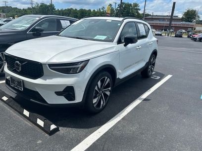 Used 2023 Volvo XC40 B5 Plus w/ Driver Assist Package