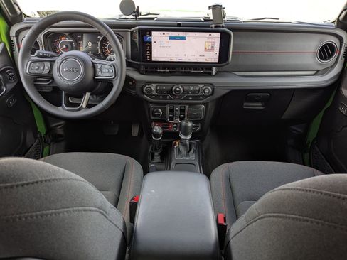 Used 2025 Jeep Wrangler Unlimited Rubicon w/ Convenience Group AWD/4WD image 24
