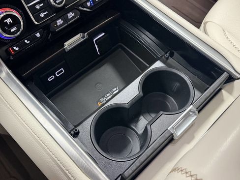 Used 2022 GMC Yukon XL Denali w/ Denali Premium Package image 19