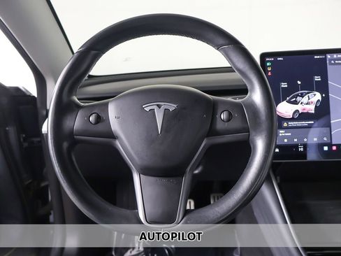 Used 2019 Tesla Model 3 Performance image 3