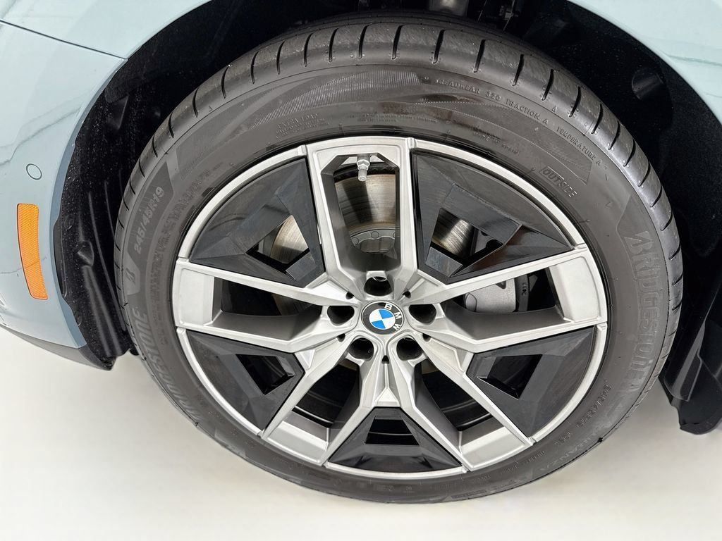 Used 2026 BMW i5 eDrive40 w/ Premium Package AWD/4WD image 29