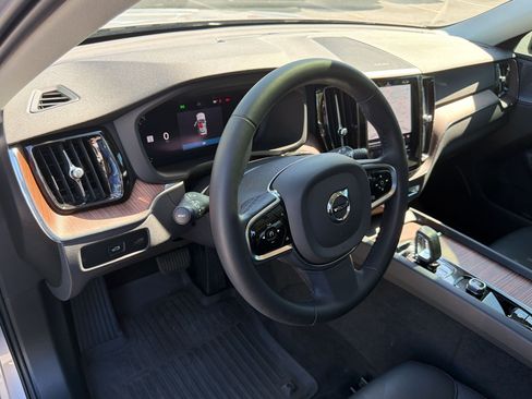 Used 2024 Volvo XC60 B5 Plus w/ Protection Package Premier AWD/4WD image 4