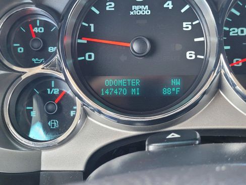 Used 2013 Chevrolet Silverado 2500 LT w/ Interior Plus Package AWD/4WD image 30