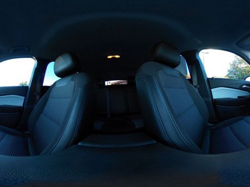 Used 2025 Chevrolet Trax LT image 36